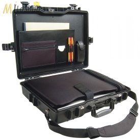   Peli Case 1495 műanyag védőtáska17" colos laptophoz - Deluxe: gumitálca betétes, külön párnázott tokokkal a laptopnak és a kiegészítők számára is. Vállpánttal és irattartóval. Belső: 479x333x97 mm
