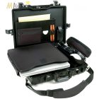 Peli Case 1495 műanyag védőtáska17" colos laptophoz - Deluxe: gumitálca betétes, külön párnázott tokokkal a laptopnak és a kiegészítők számára is. Vállpánttal és irattartóval. Belső: 479x333x97 mm